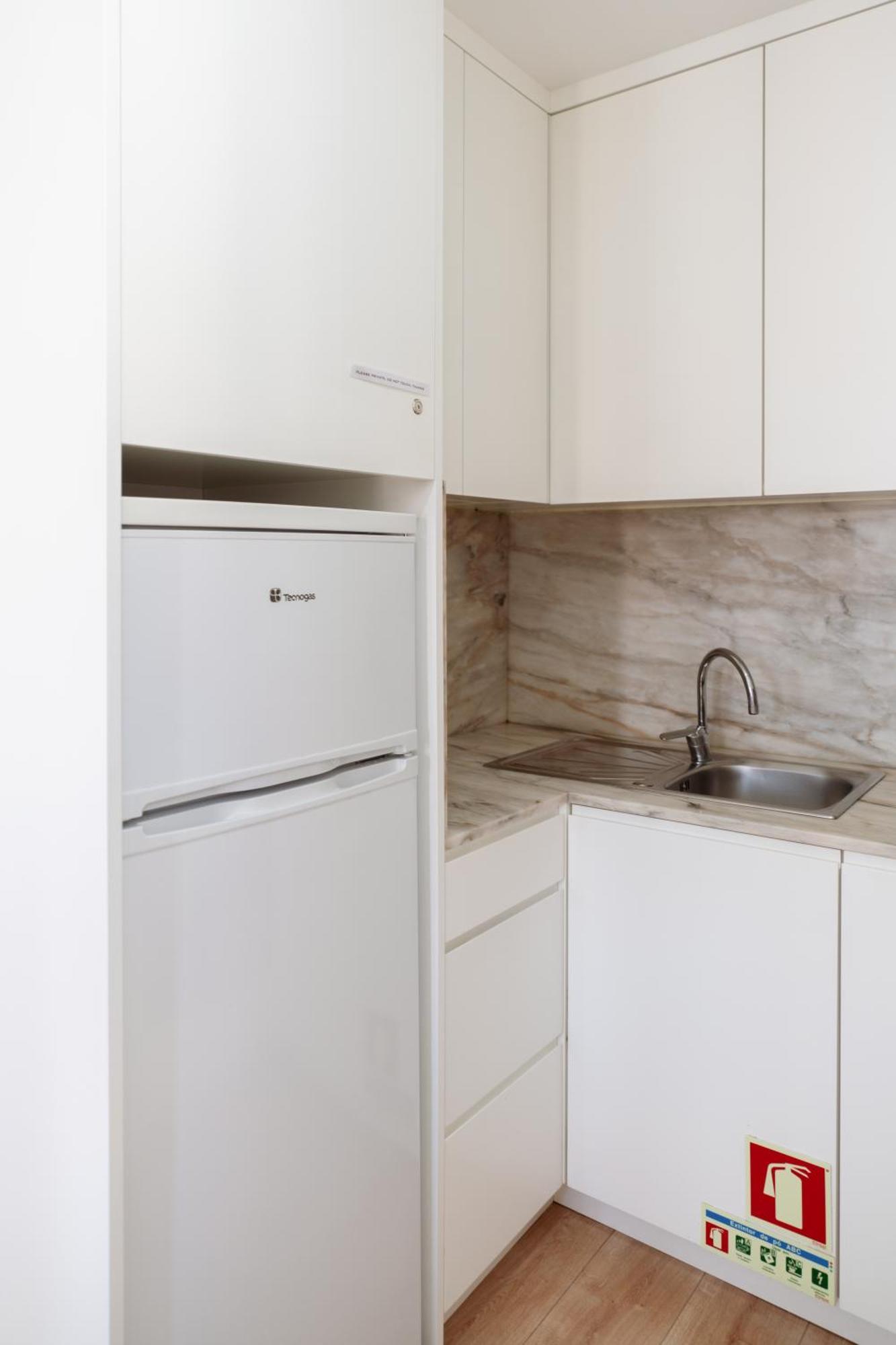 Ferienwohnung Host Wise - Flat W Free Private Parking - Bright & Cozy Porto Exterior foto