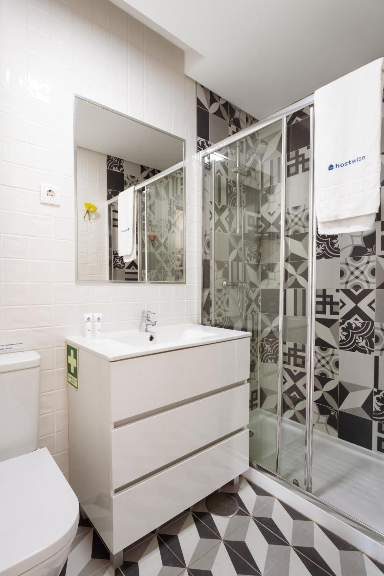 Ferienwohnung Host Wise - Flat W Free Private Parking - Bright & Cozy Porto Exterior foto