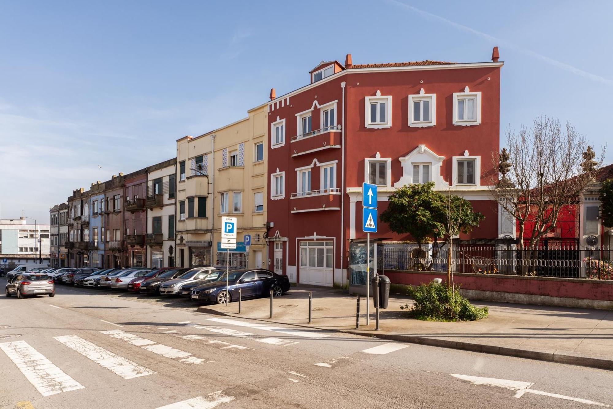Ferienwohnung Host Wise - Flat W Free Private Parking - Bright & Cozy Porto Exterior foto